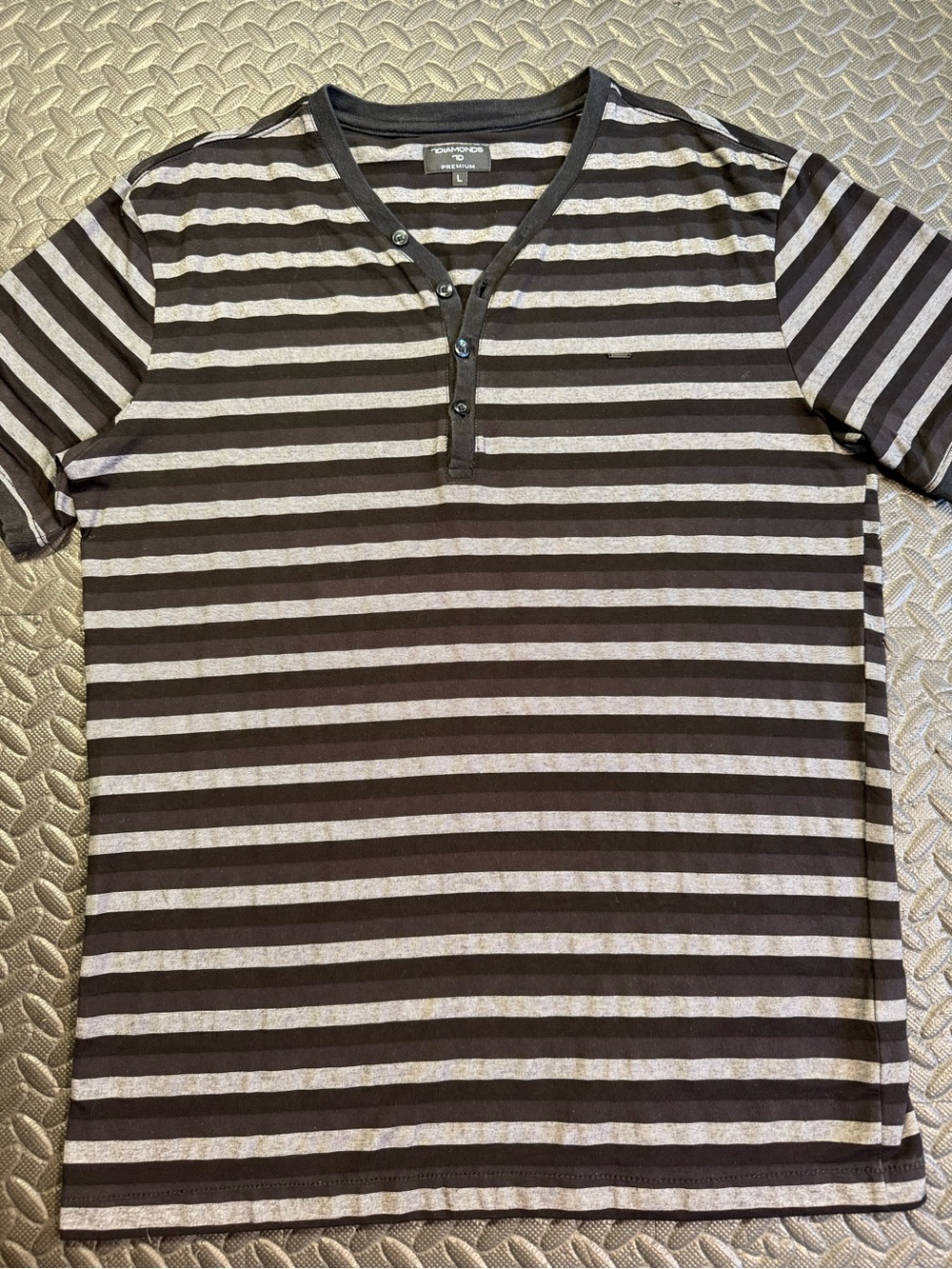 7 Diamonds Premium Men’s L Striped Henley Shirt Black Gray Short Sleeve
